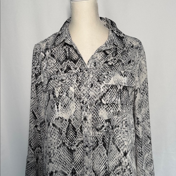 Zac & Rachel Tops - ❤️3/$30 Zac & Rachel Women's Snake Print Button Up Blouse